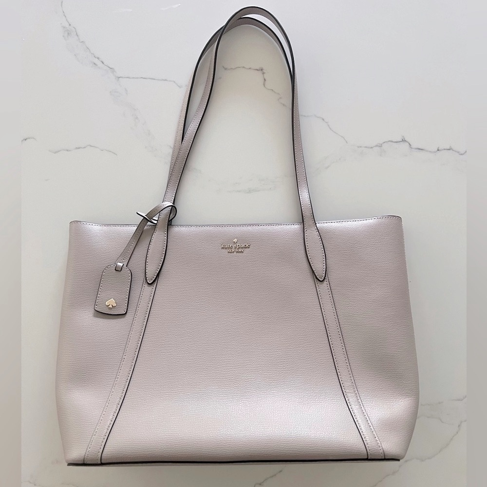 NEW Kate Spade Cara Large Zip Tote Shoulder Bag
Warm Taupe Refined Grain Leather